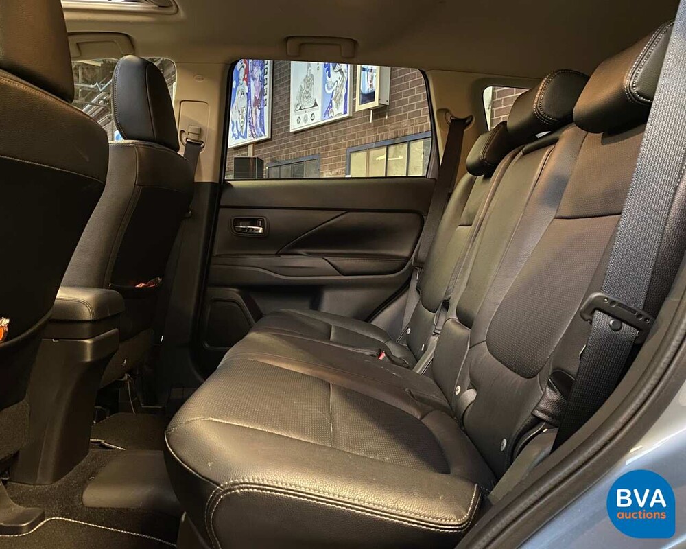 Mitsubishi Outlander PHEV Instyle 2014, 1-XVN-61.