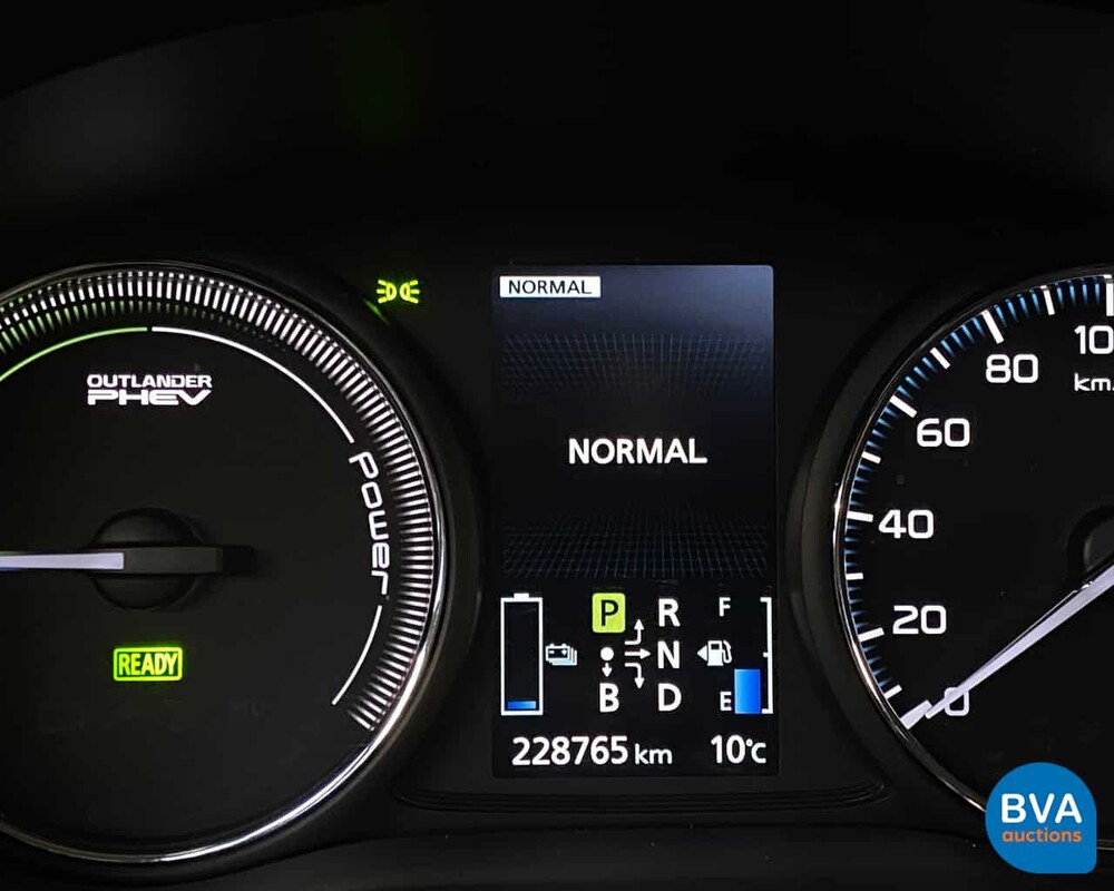 Mitsubishi Outlander PHEV Instyle 2014, 1-XVN-61.