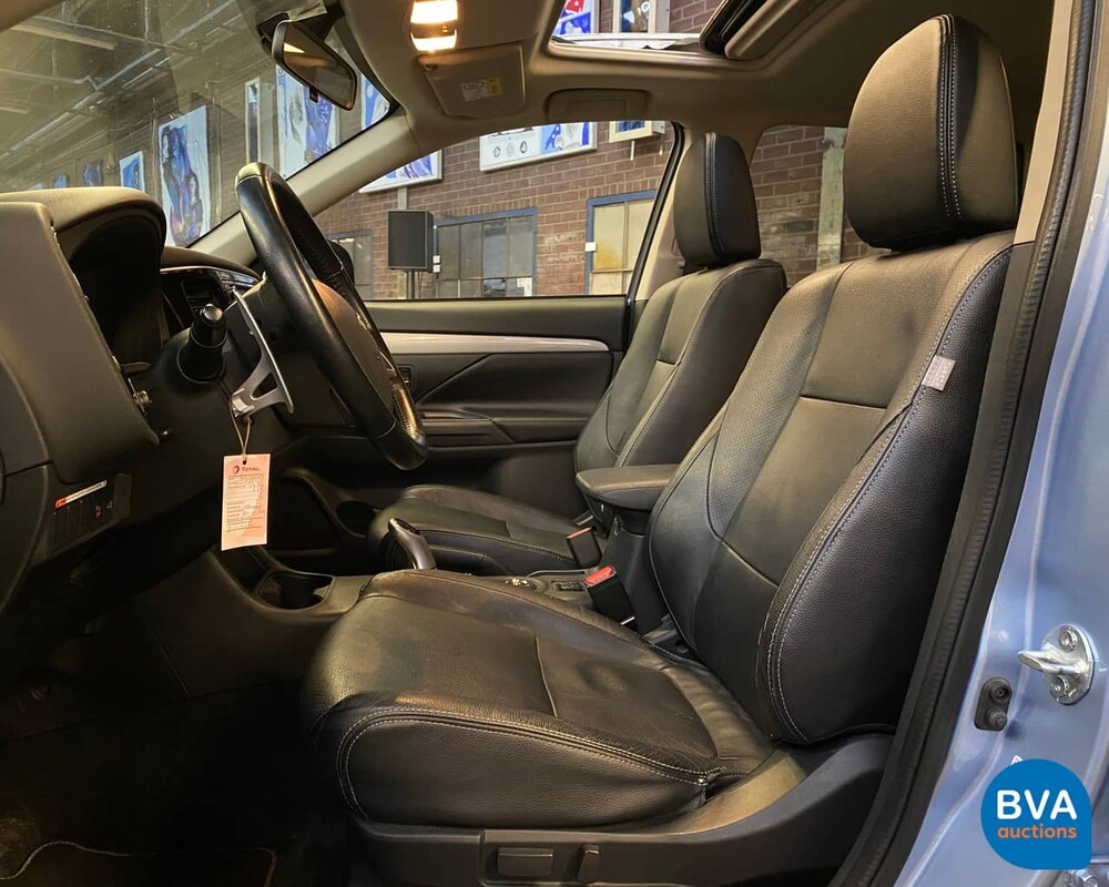 Mitsubishi Outlander PHEV Instyle 2014, 1-XVN-61.