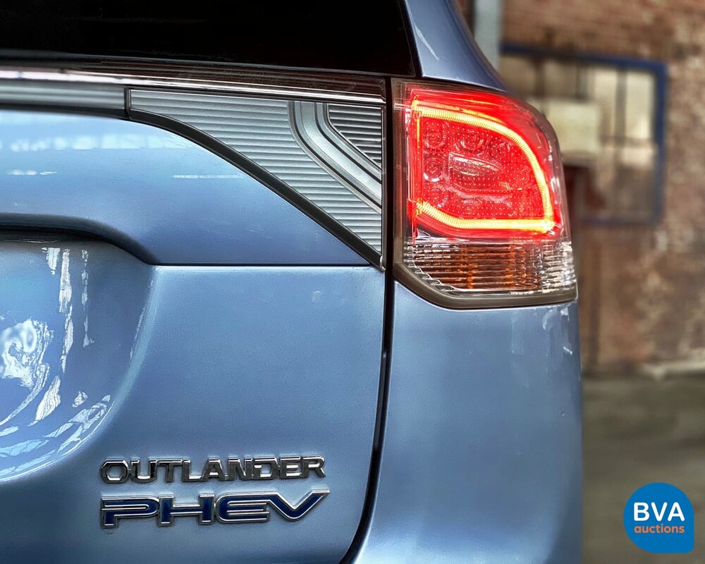Mitsubishi Outlander PHEV Instyle 2014, 1-XVN-61.