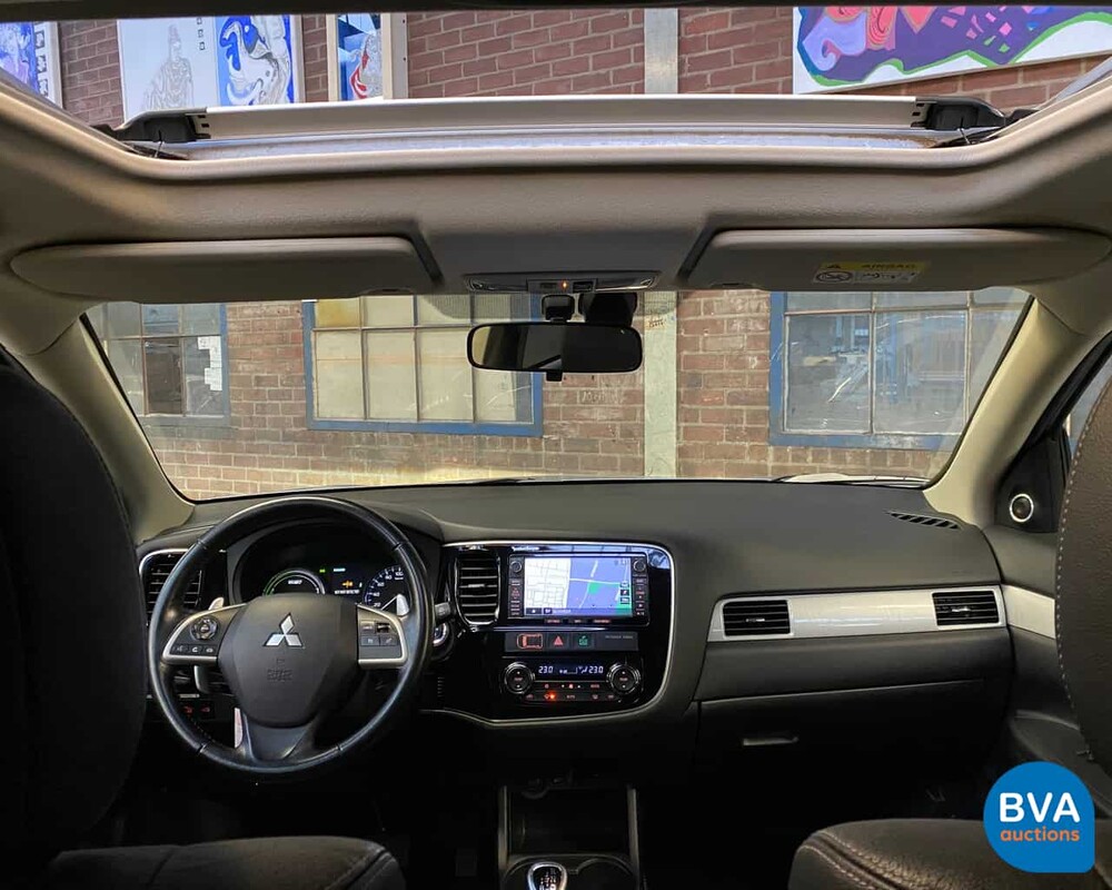 Mitsubishi Outlander PHEV Instyle 2014, 1-XVN-61.