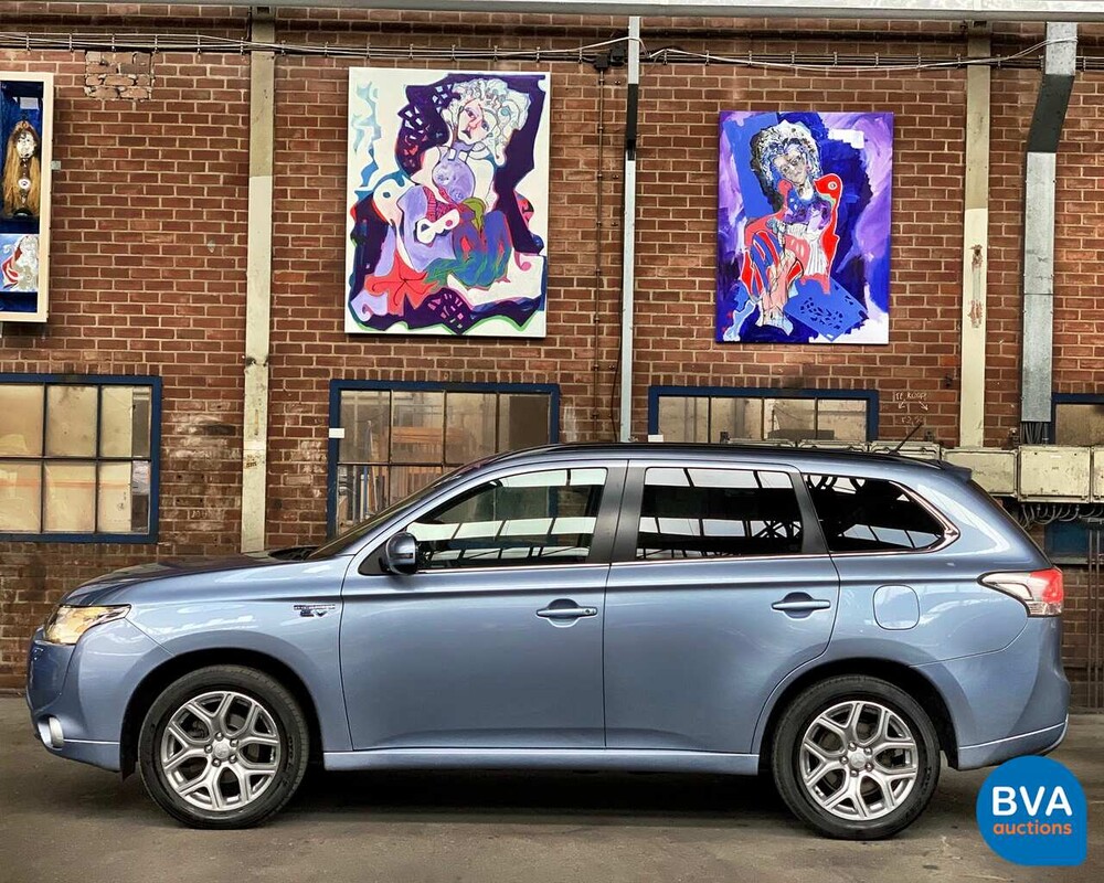 Mitsubishi Outlander PHEV Instyle 2014, 1-XVN-61.