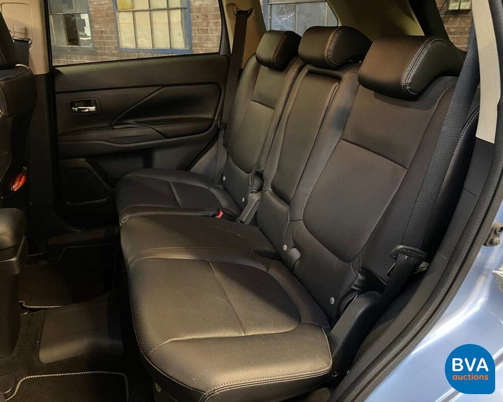 Mitsubishi Outlander PHEV Instyle 2014, 1-XVN-61.