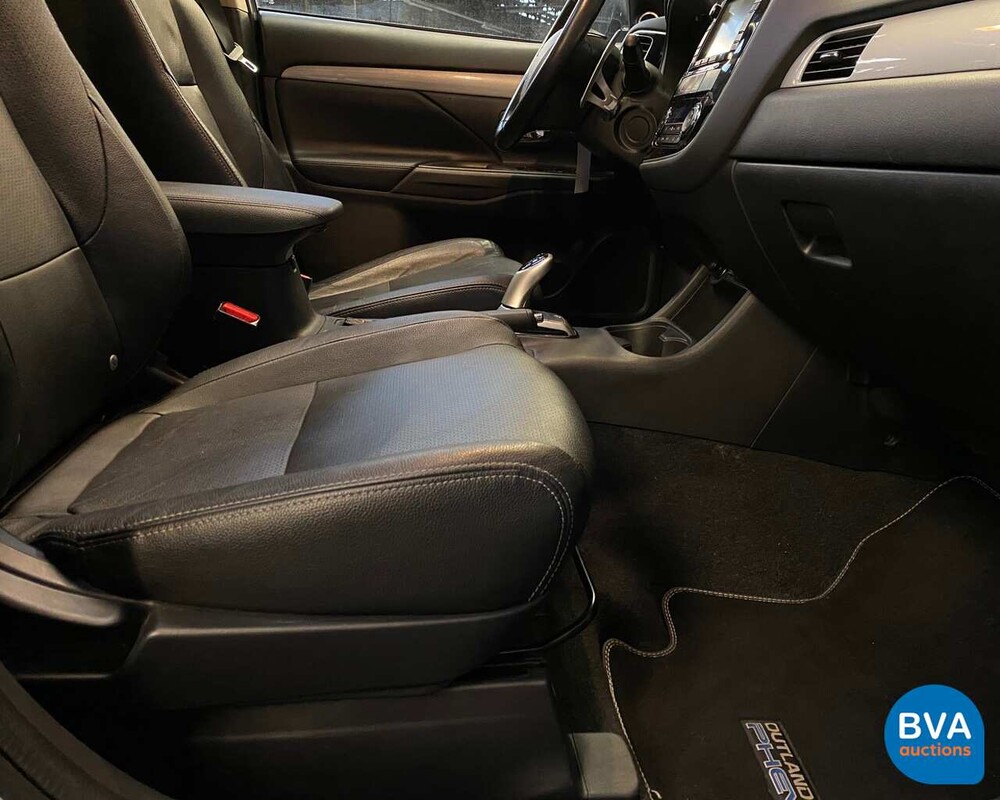 Mitsubishi Outlander PHEV Instyle 2014, 1-XVN-61.