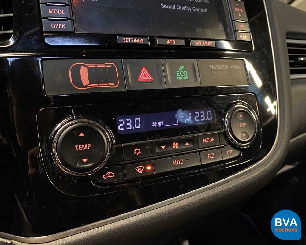 Mitsubishi Outlander PHEV Instyle 2014, 1-XVN-61.