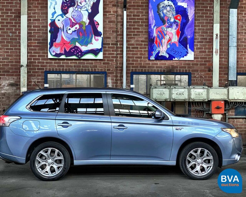 Mitsubishi Outlander PHEV Instyle 2014, 1-XVN-61.