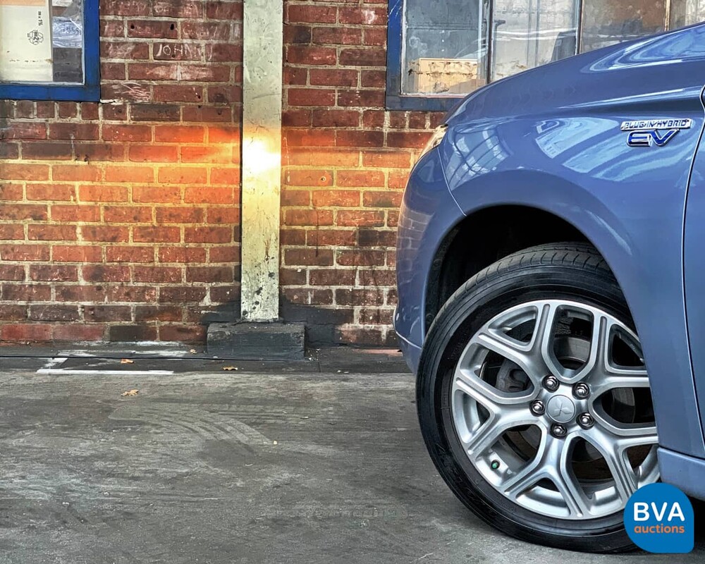 Mitsubishi Outlander PHEV Instyle 2014, 1-XVN-61.