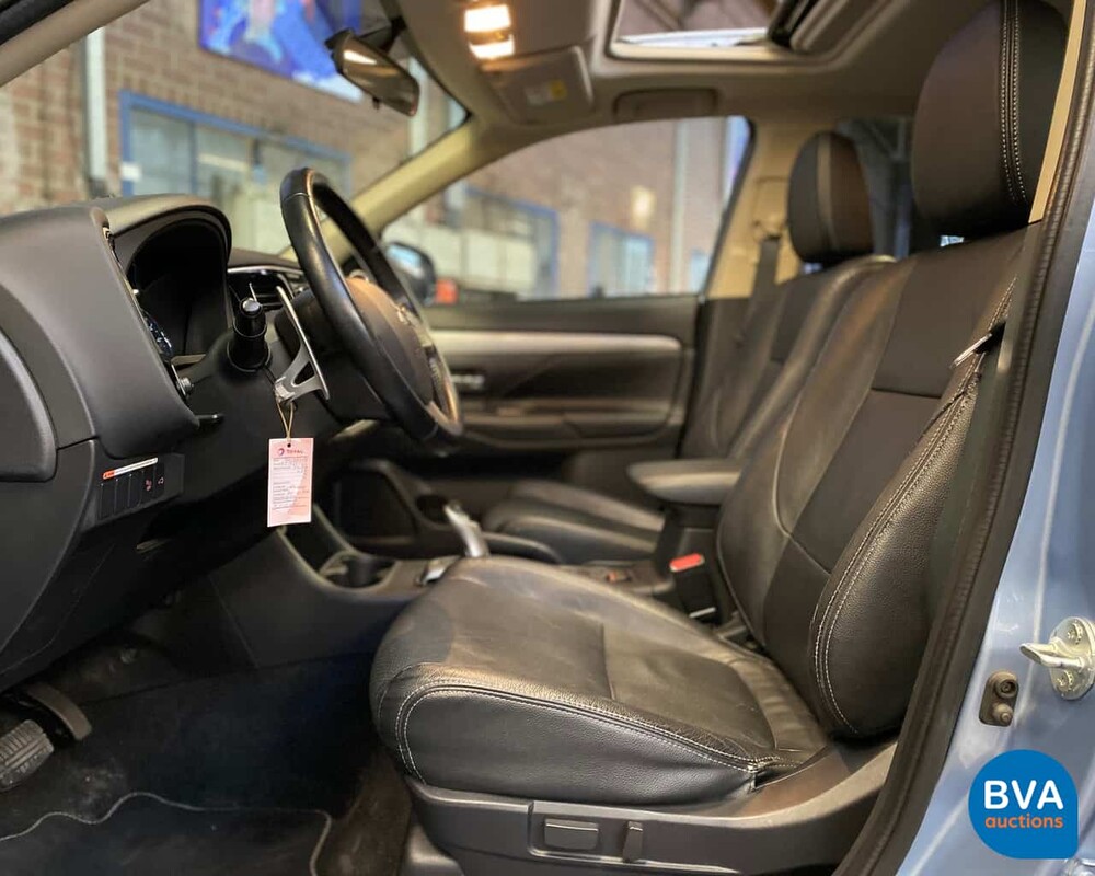 Mitsubishi Outlander PHEV Instyle 2014, 1-XVN-61.