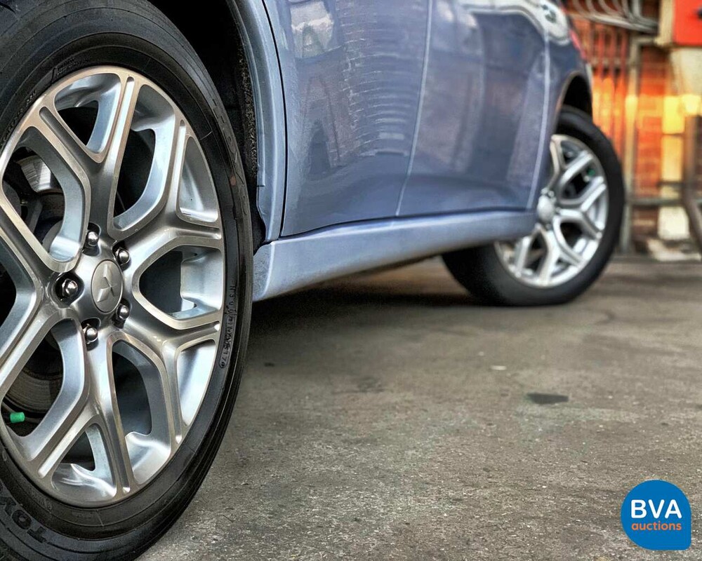 Mitsubishi Outlander PHEV Instyle 2014, 1-XVN-61.