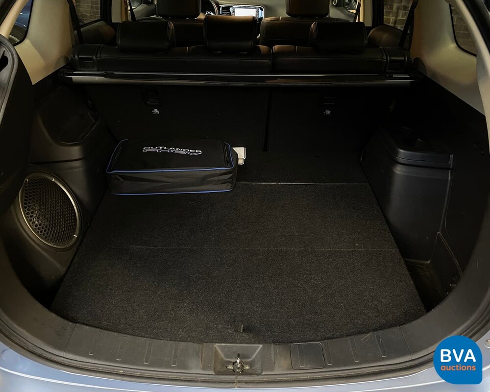 Mitsubishi Outlander PHEV Instyle 2014, 1-XVN-61.