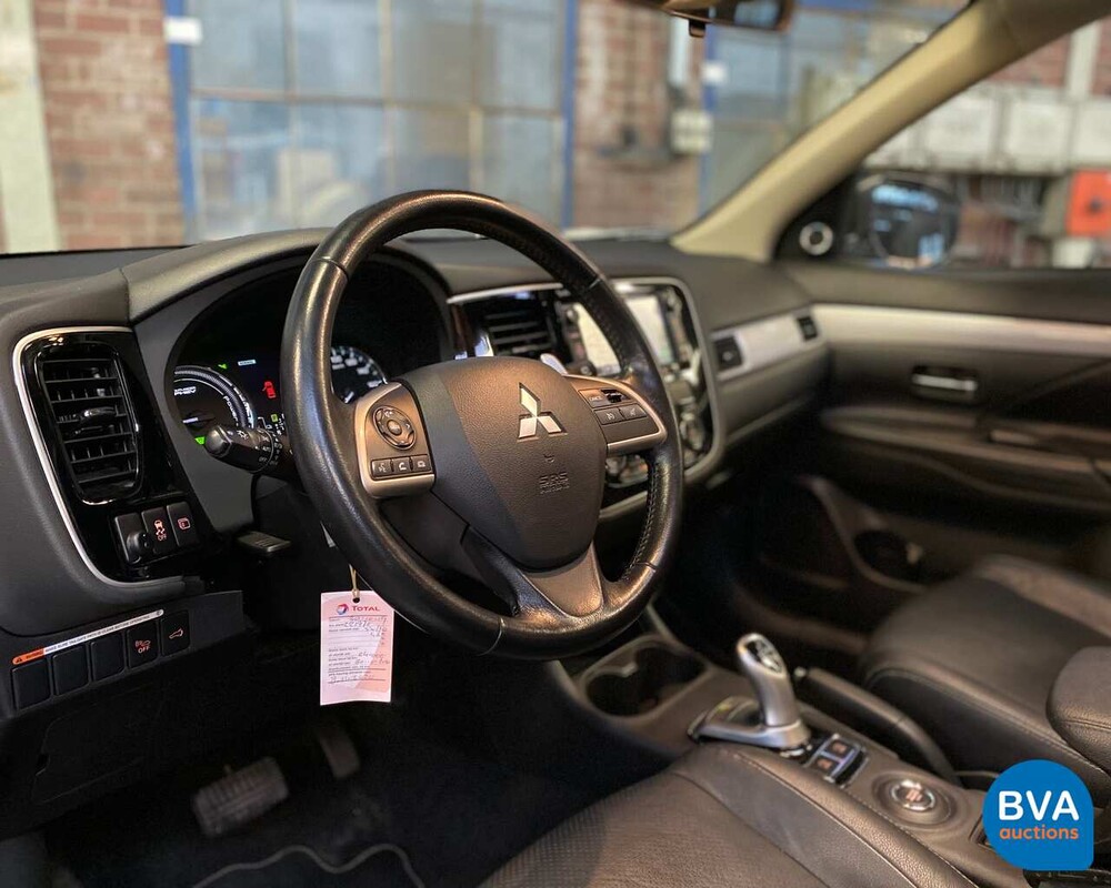 Mitsubishi Outlander PHEV Instyle 2014, 1-XVN-61.