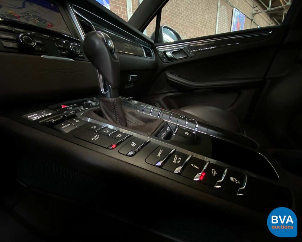 Porsche Macan S SportChrono 258 PS 2015 EURO6 ORG-NL, 8-ZSG-04.