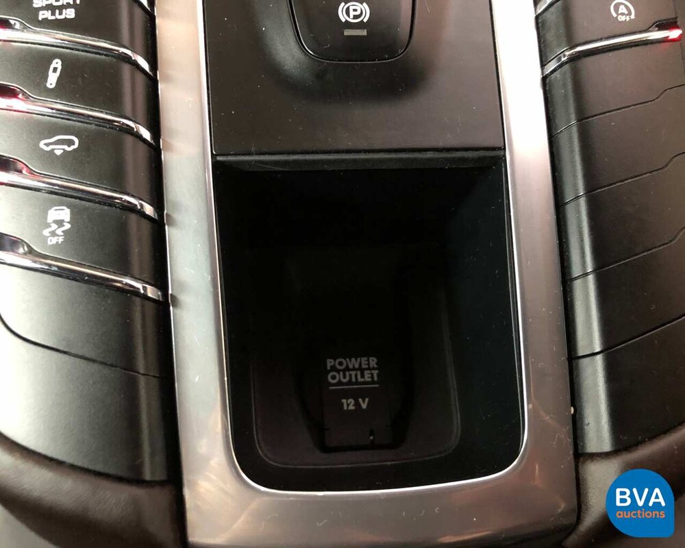 Porsche Macan S SportChrono 258 PS 2015 EURO6 ORG-NL, 8-ZSG-04.