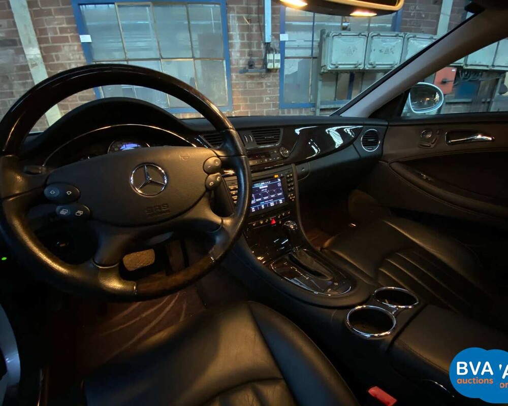 Mercedes-Benz CLS500 V8 306PS 2005.