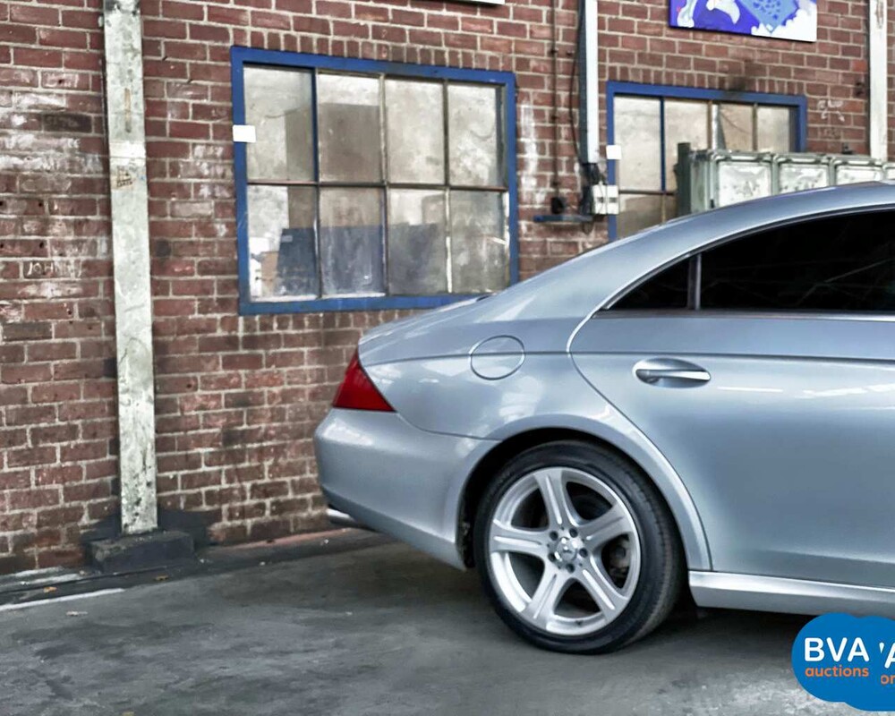 Mercedes-Benz CLS500 V8 306PS 2005.