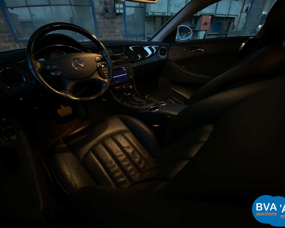 Mercedes-Benz CLS500 V8 306PS 2005.
