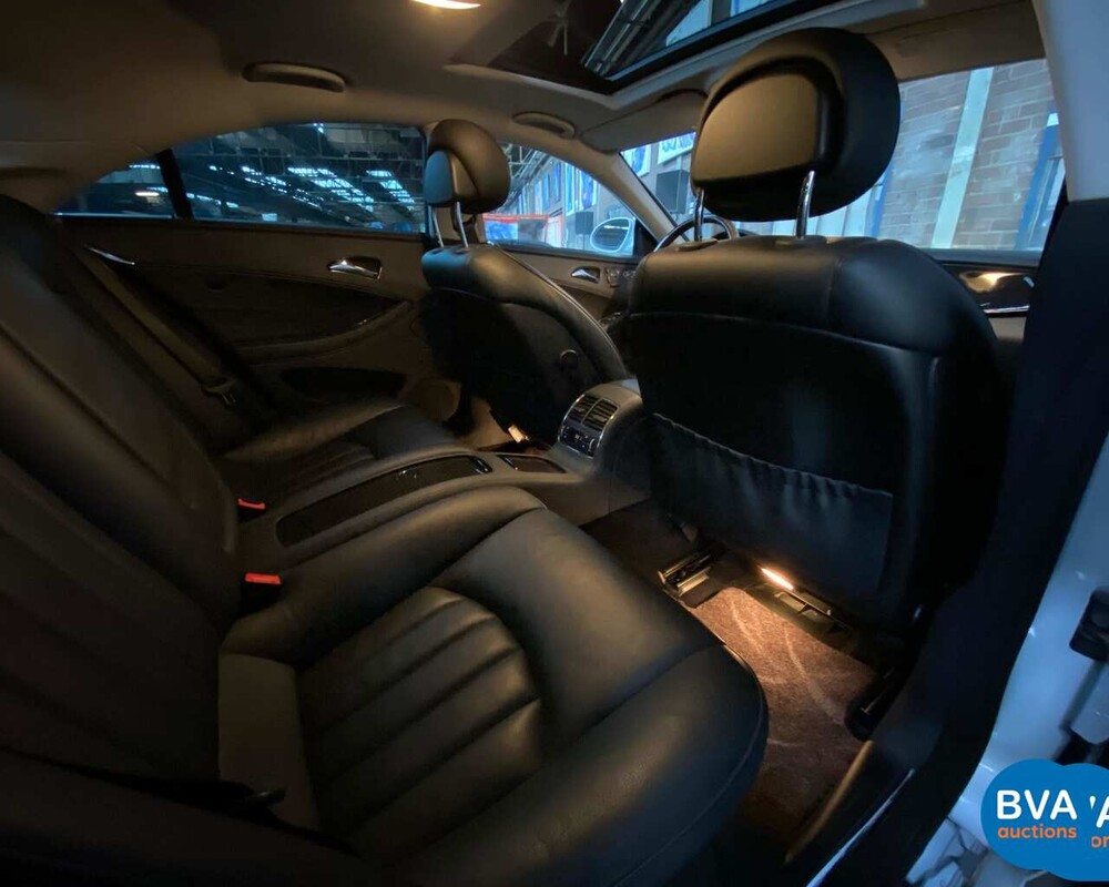 Mercedes-Benz CLS500 V8 306PS 2005.