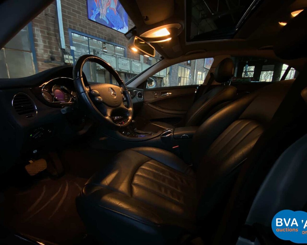 Mercedes-Benz CLS500 V8 306PS 2005.