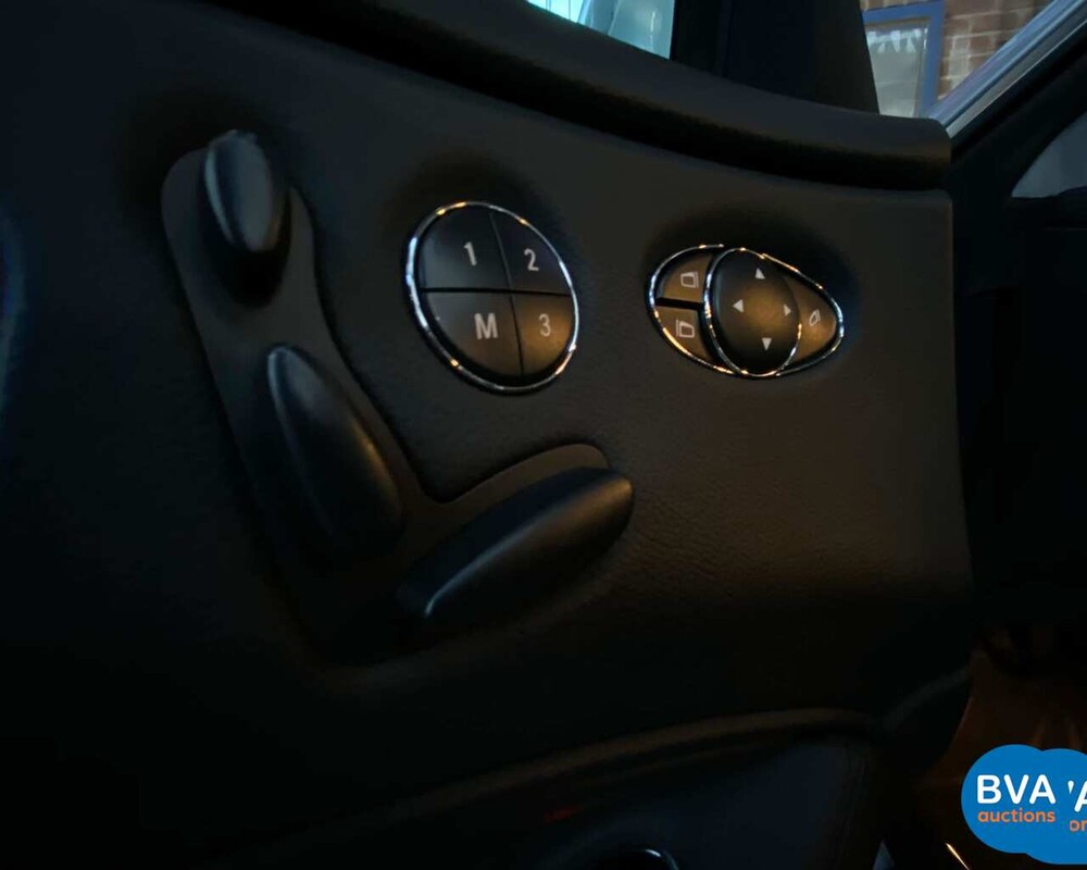 Mercedes-Benz CLS500 V8 306PS 2005.