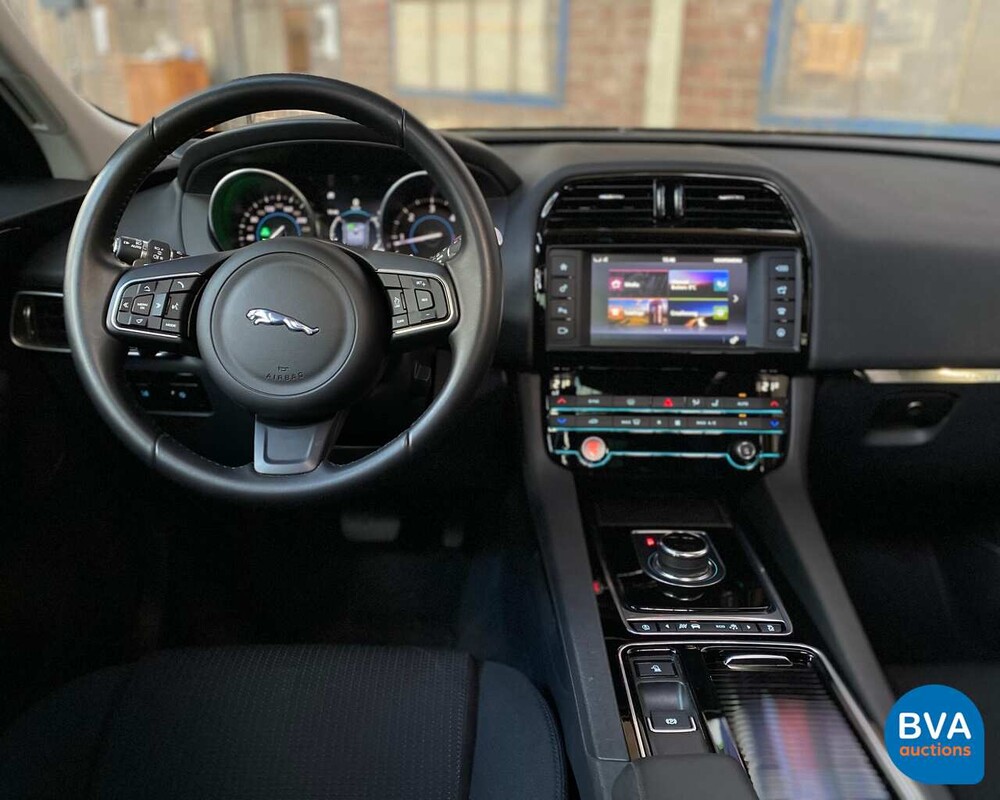 Jaguar F-Pace 20d 180 PS AWD 2018 EURO6.