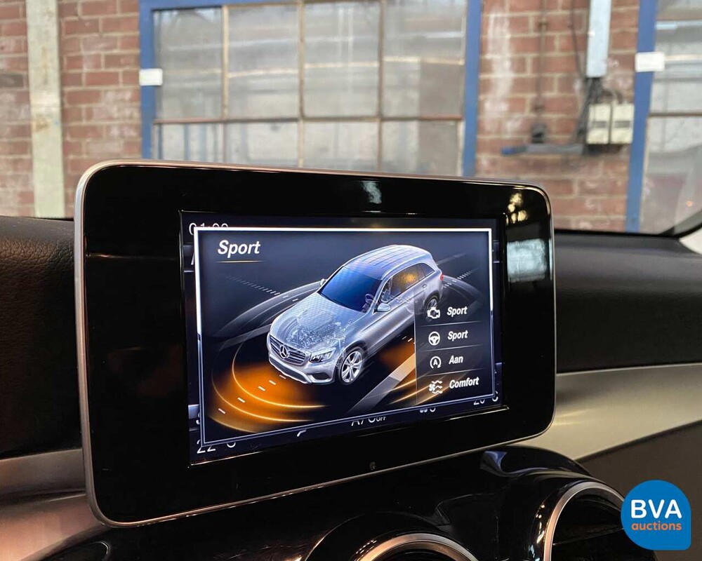 Mercedes-Benz GLC300 AMG GLC Klasse 2018 4Matic Garantie.