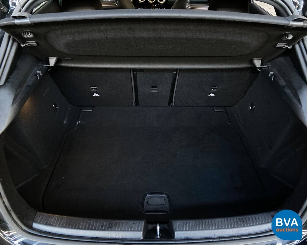 Mercedes-Benz A180d AMG 2019 MY A-Klasse -GARANTIE-