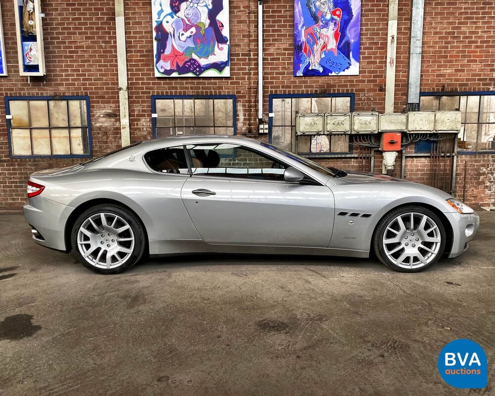 Maserati GranTurismo 4.2 V8 405pk 2008, 49-ZH-FS