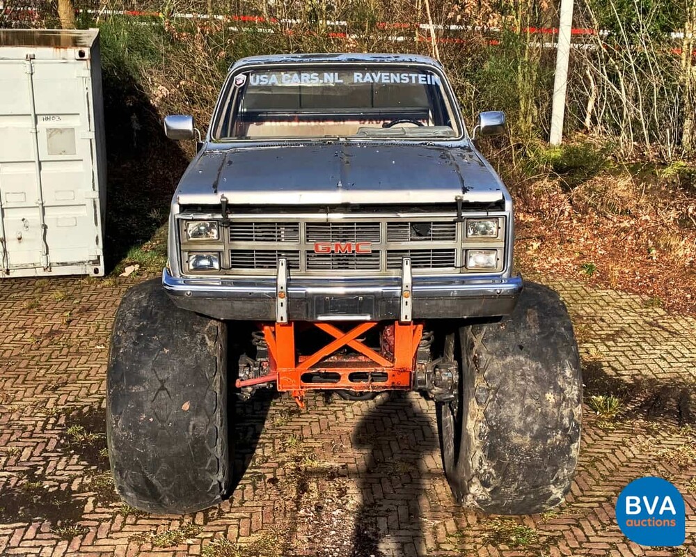 G. G.M.C. Sierra Classic 1500 Monster Truck 6.2 Diesel.