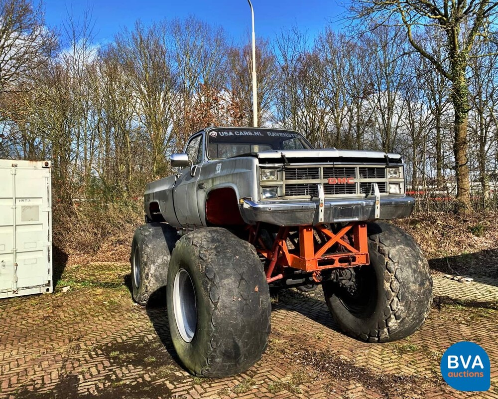 G. G.M.C. Sierra Classic 1500 Monster Truck 6.2 Diesel.