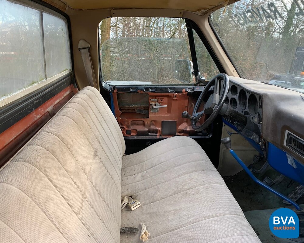 G. G.M.C. Sierra Classic 1500 Monster Truck 6.2 Diesel.