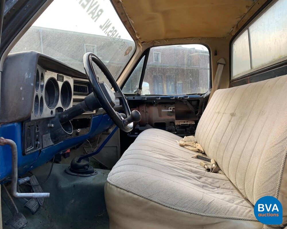 G. G.M.C. Sierra Classic 1500 Monster Truck 6.2 Diesel.