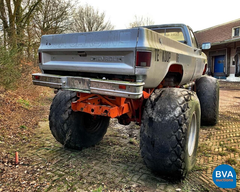 G. G.M.C. Sierra Classic 1500 Monster Truck 6.2 Diesel.