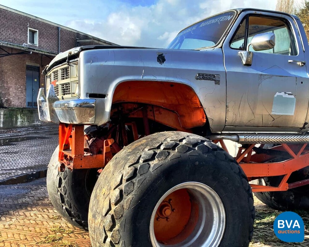 G. G.M.C. Sierra Classic 1500 Monster Truck 6.2 Diesel.