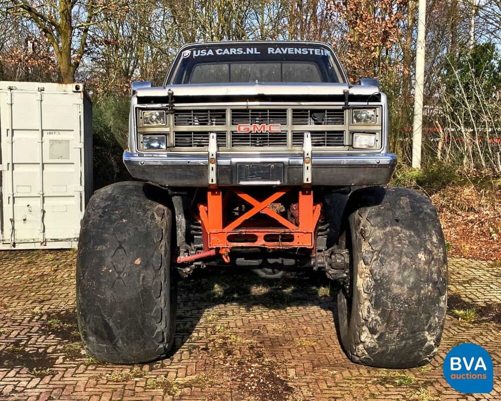 G. G.M.C. Sierra Classic 1500 Monster Truck 6.2 Diesel.