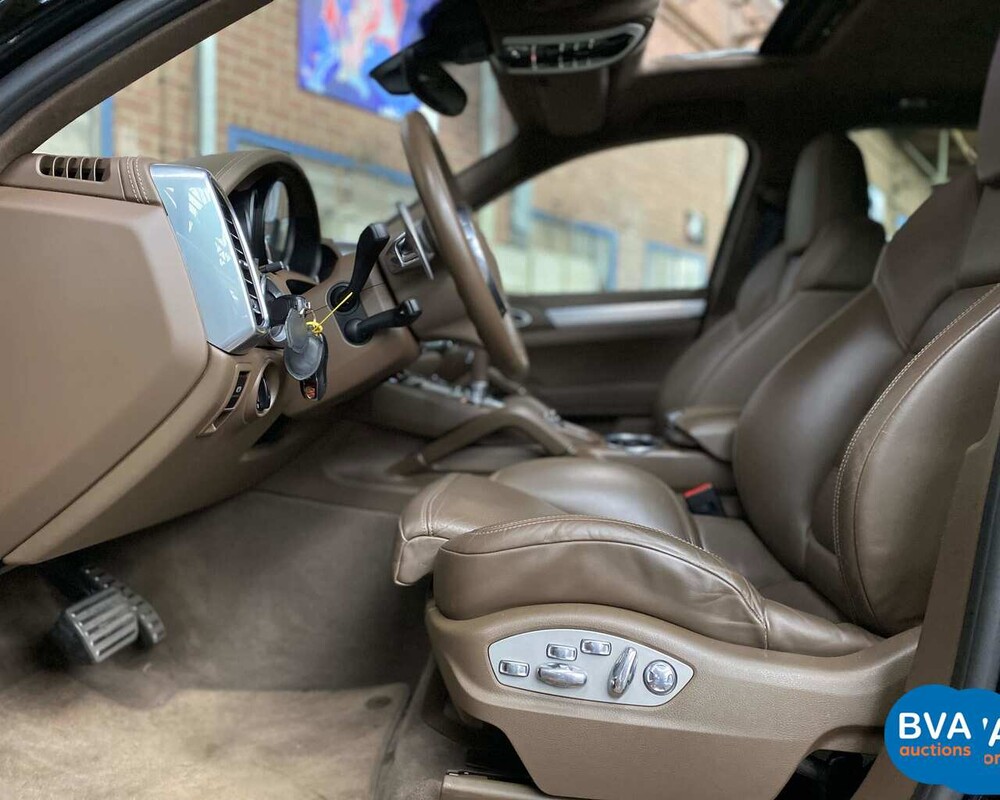 -VERVALLEN- Porsche Cayenne Turbo 4.8 V8 500pk 2013, 9-TTN-90