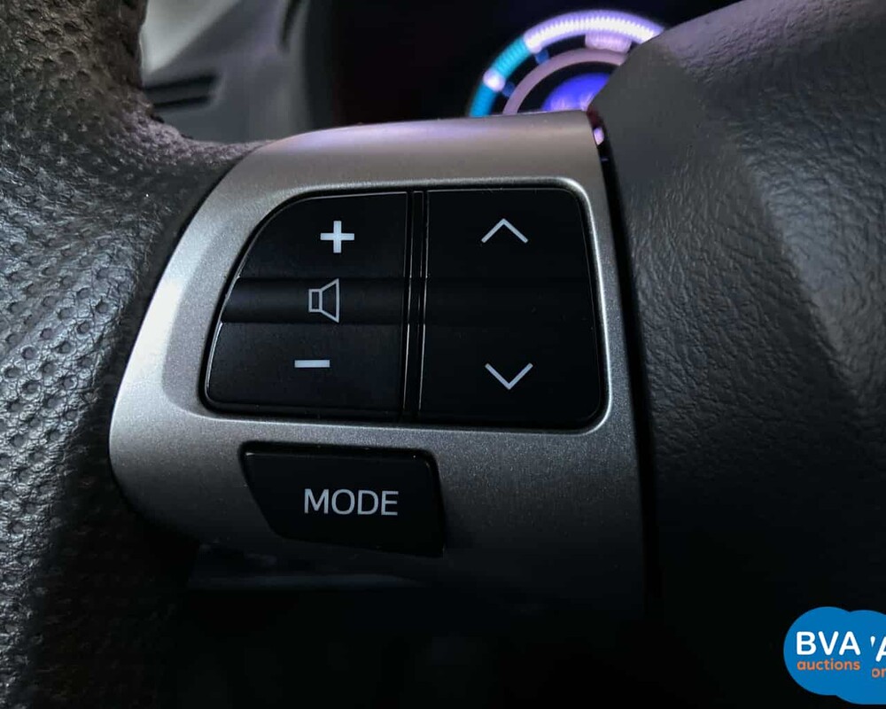 Toyota Auris Full Hybrid 1.8 Dynamic 2010, 83-NDB-1