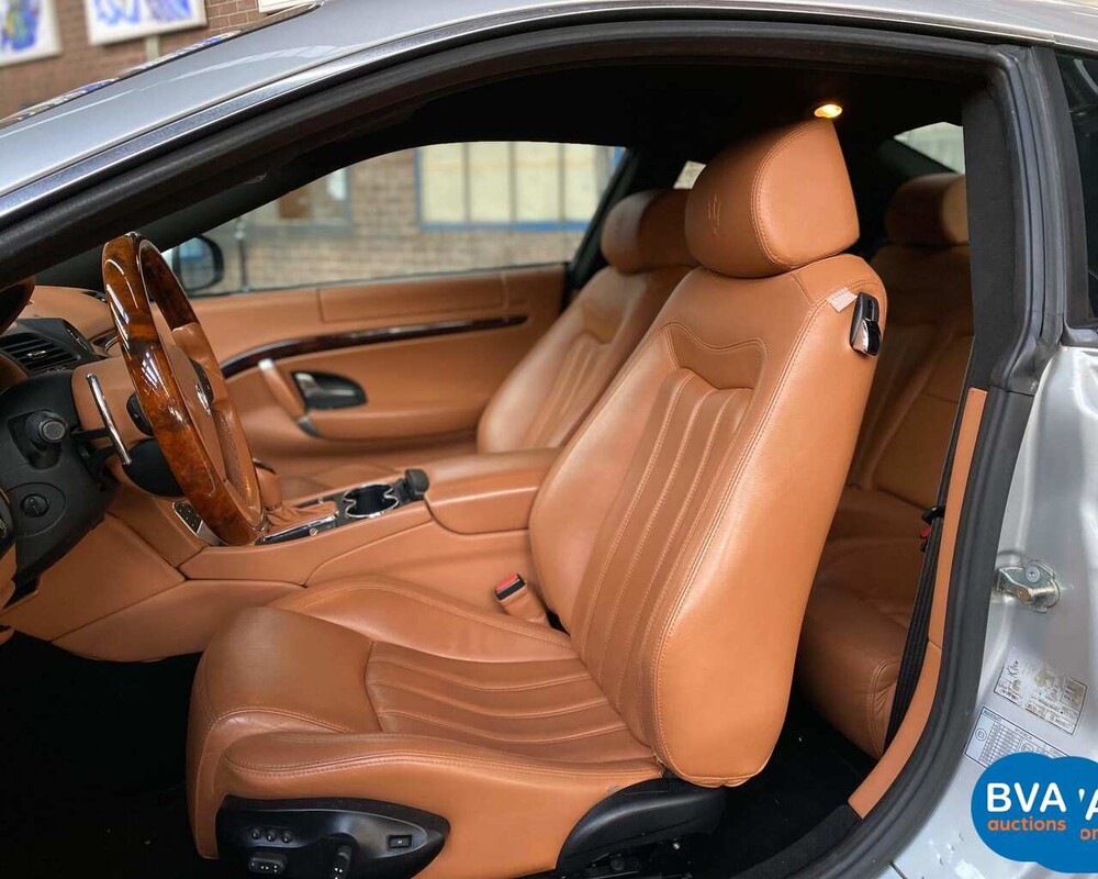 Maserati GranTurismo 4.2 V8 405pk 2008, 49-ZH-FS