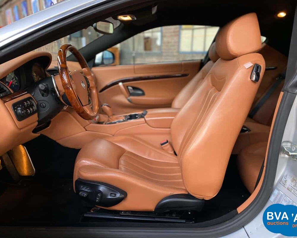 Maserati GranTurismo 4.2 V8 405pk 2008, 49-ZH-FS