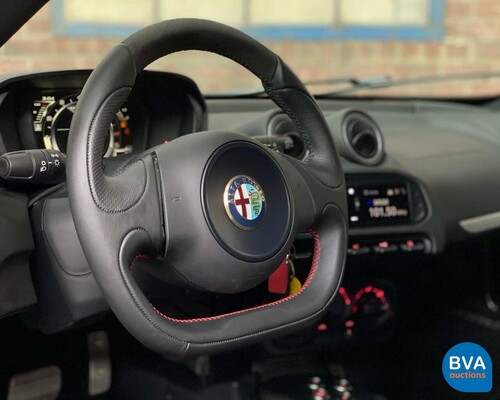 Alfa Romeo 4C 1750Tbi 240 PS 895 kg 2014.