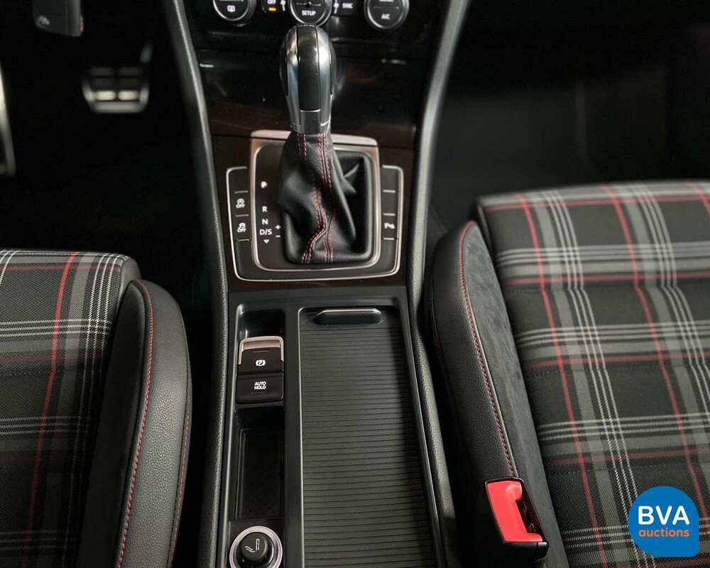 Volkswagen Golf GTI 2.0 TFSI 220pk 2013, H-320-FZ