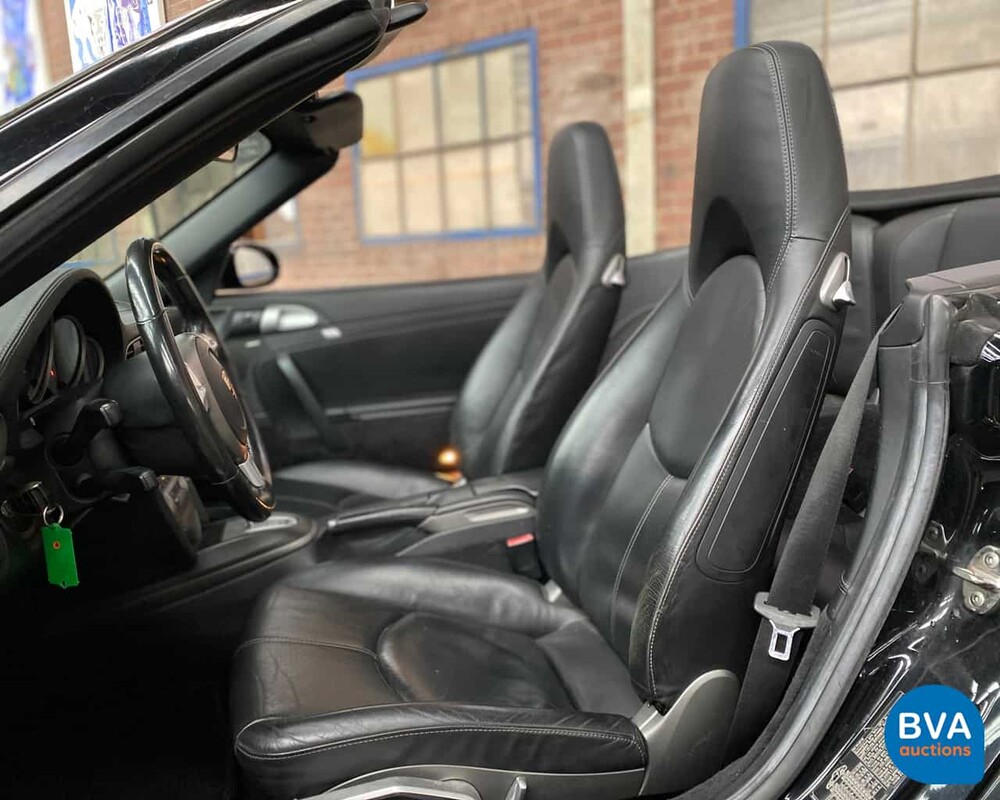 Porsche 911 Carrera Cabriolet 325pk 2005, 53-LDX-7