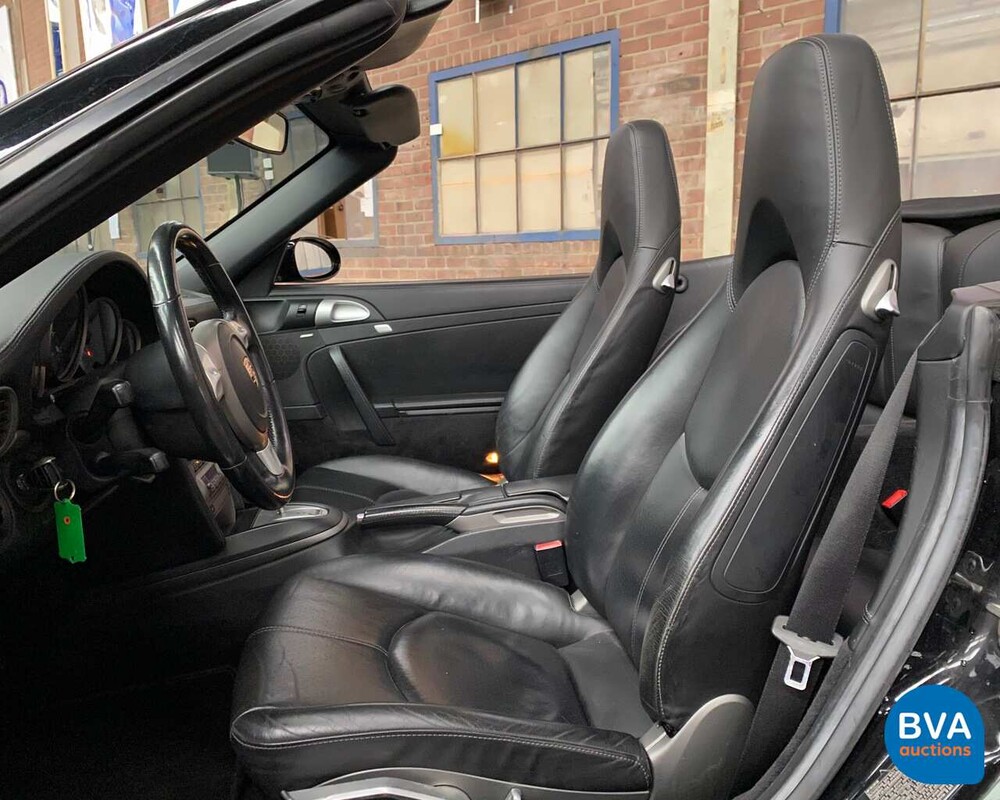 Porsche 911 Carrera Cabriolet 325pk 2005, 53-LDX-7
