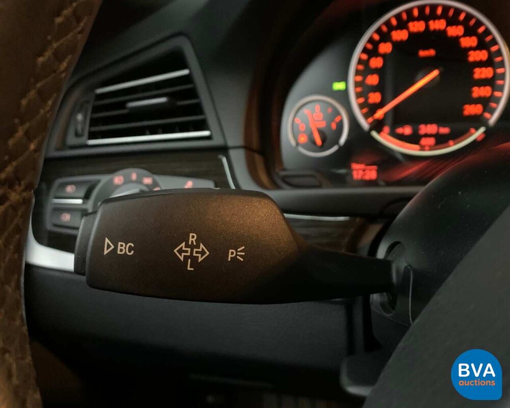 BMW 5-Serie 520d Touring 184pk 2014, 8-XGN-05