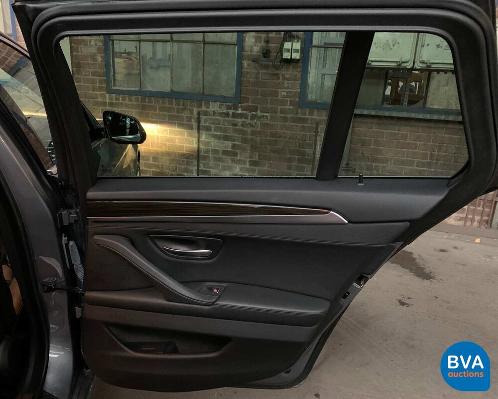 BMW 5-Serie 520d Touring 184pk 2014, 8-XGN-05