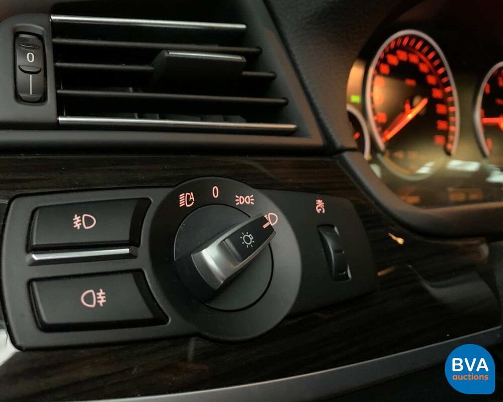 BMW 5-Serie 520d Touring 184pk 2014, 8-XGN-05