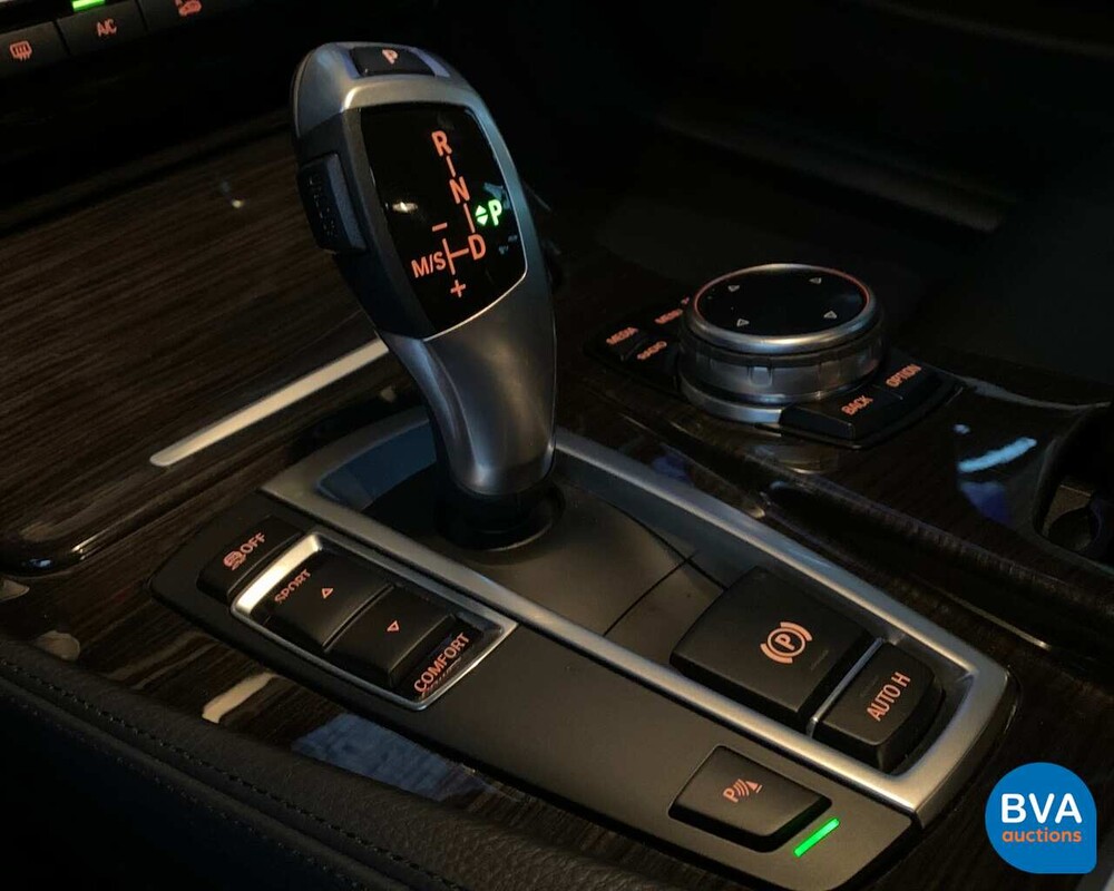 BMW 5-Serie 520d Touring 184pk 2014, 8-XGN-05