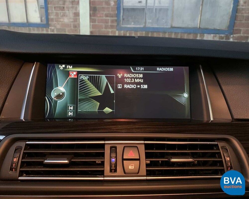 BMW 5-Serie 520d Touring 184pk 2014, 8-XGN-05