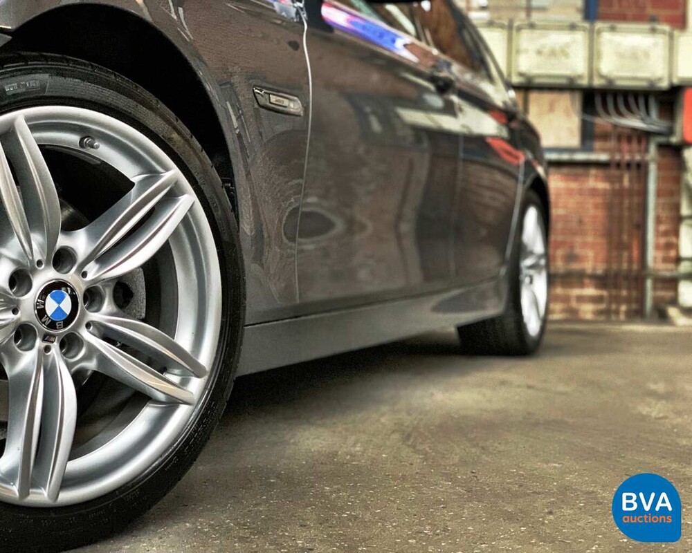 BMW 5-Serie 520d Touring 184pk 2014, 8-XGN-05