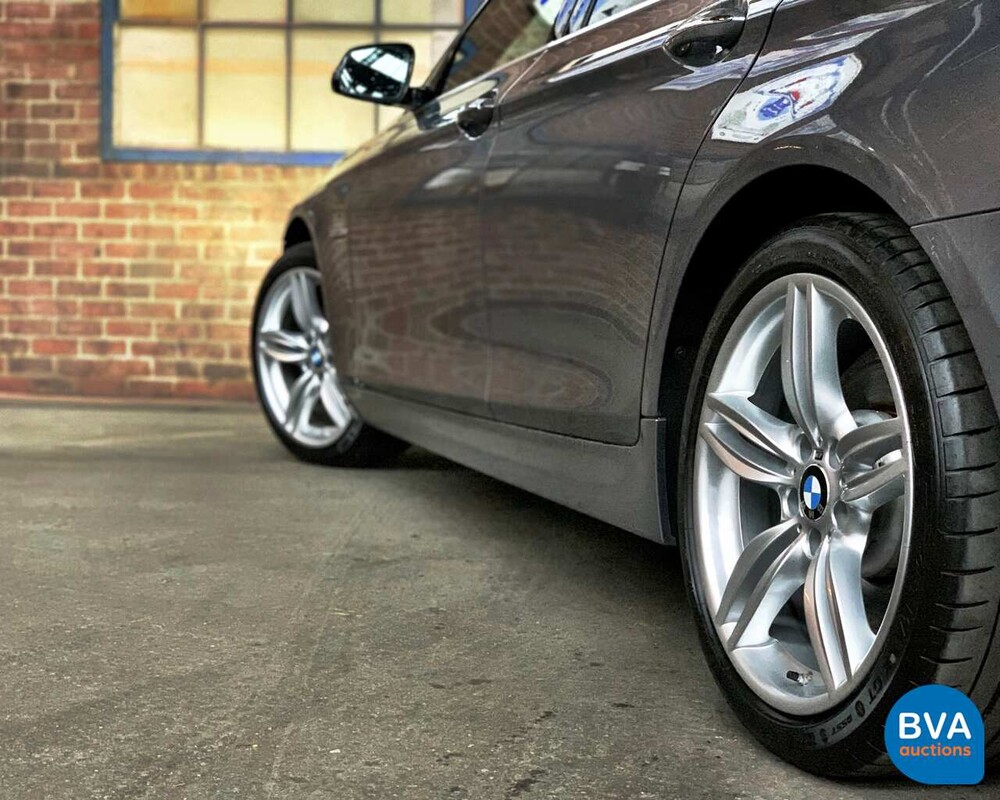 BMW 5-Serie 520d Touring 184pk 2014, 8-XGN-05