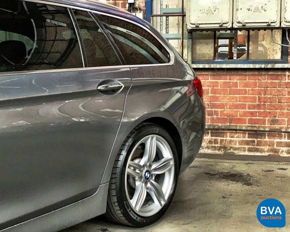 BMW 5-Serie 520d Touring 184pk 2014, 8-XGN-05